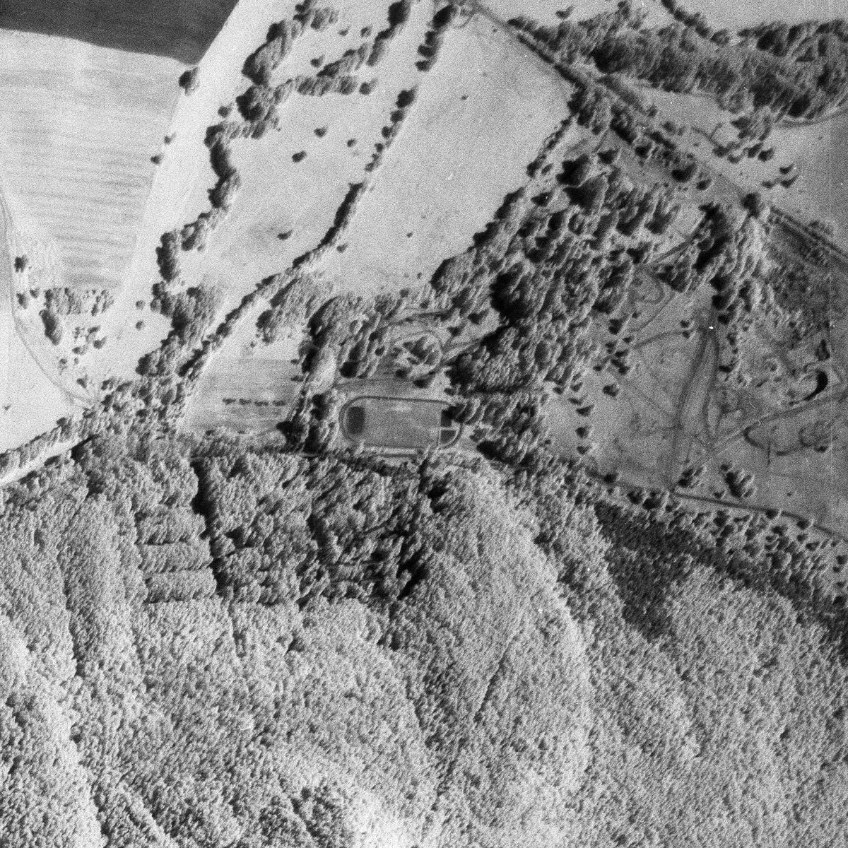 Photographie aérienne du camp militaire de Rezi (HU)